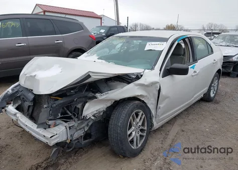 2010 Ford Fusion S z USA, uszkodzony, nr VIN 3FAHP0GA1AR118174